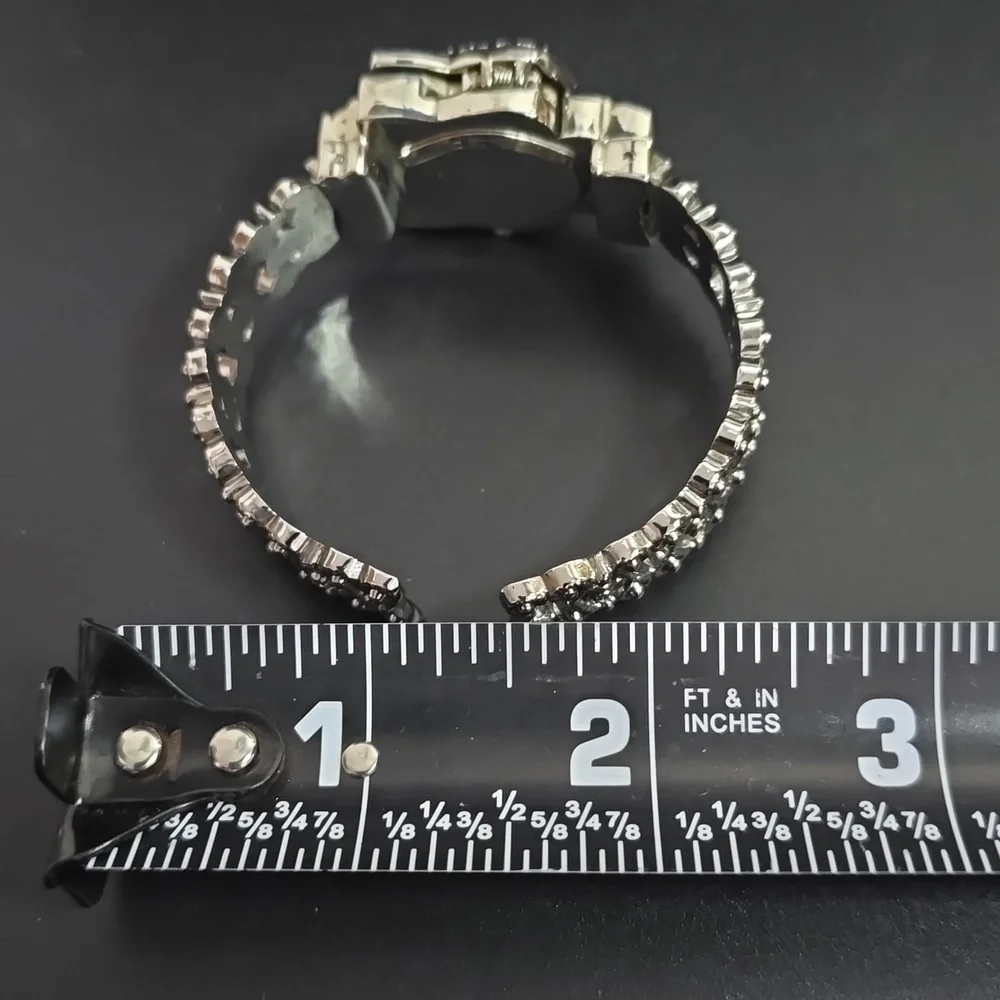 Elegant Silver Cat Face Women's Watch